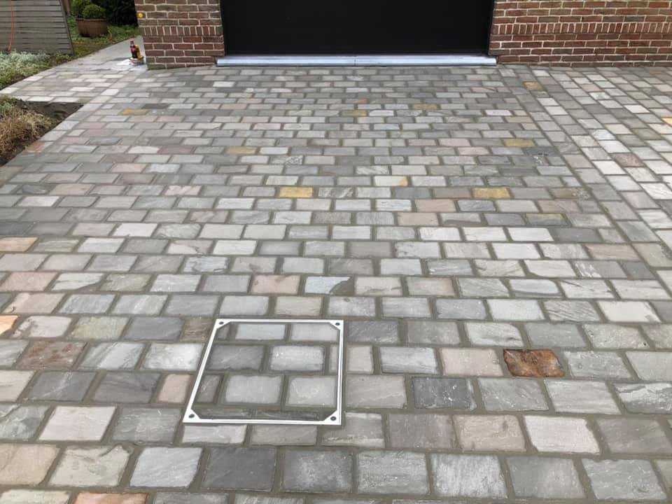 Thijs Cardon Algemene Karweien close up oprit