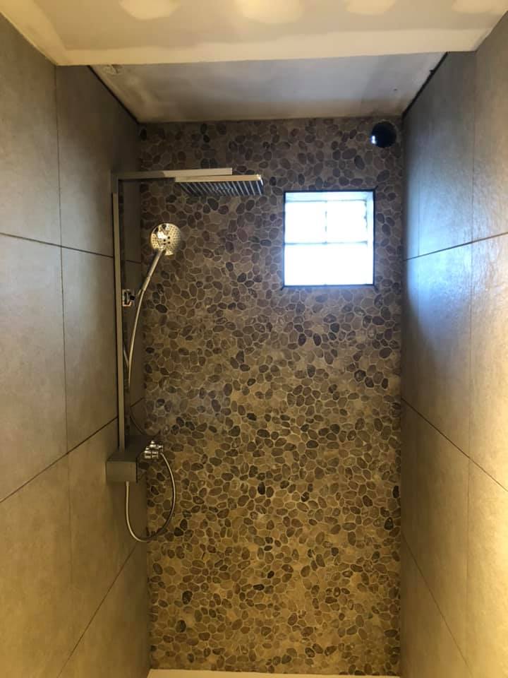 Thijs Cardon Algemene Karweien douche kei na