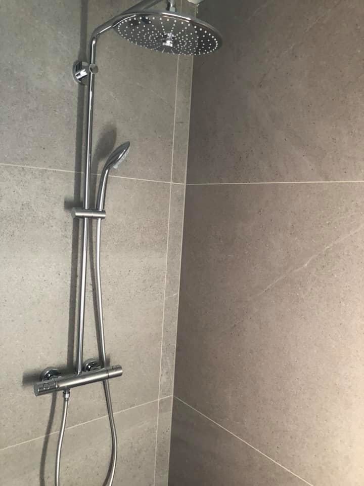 Thijs Cardon Algemene Karweien douche tegels