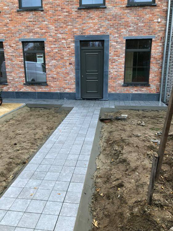 Thijs Cardon Algemene Karweien pad voordeur